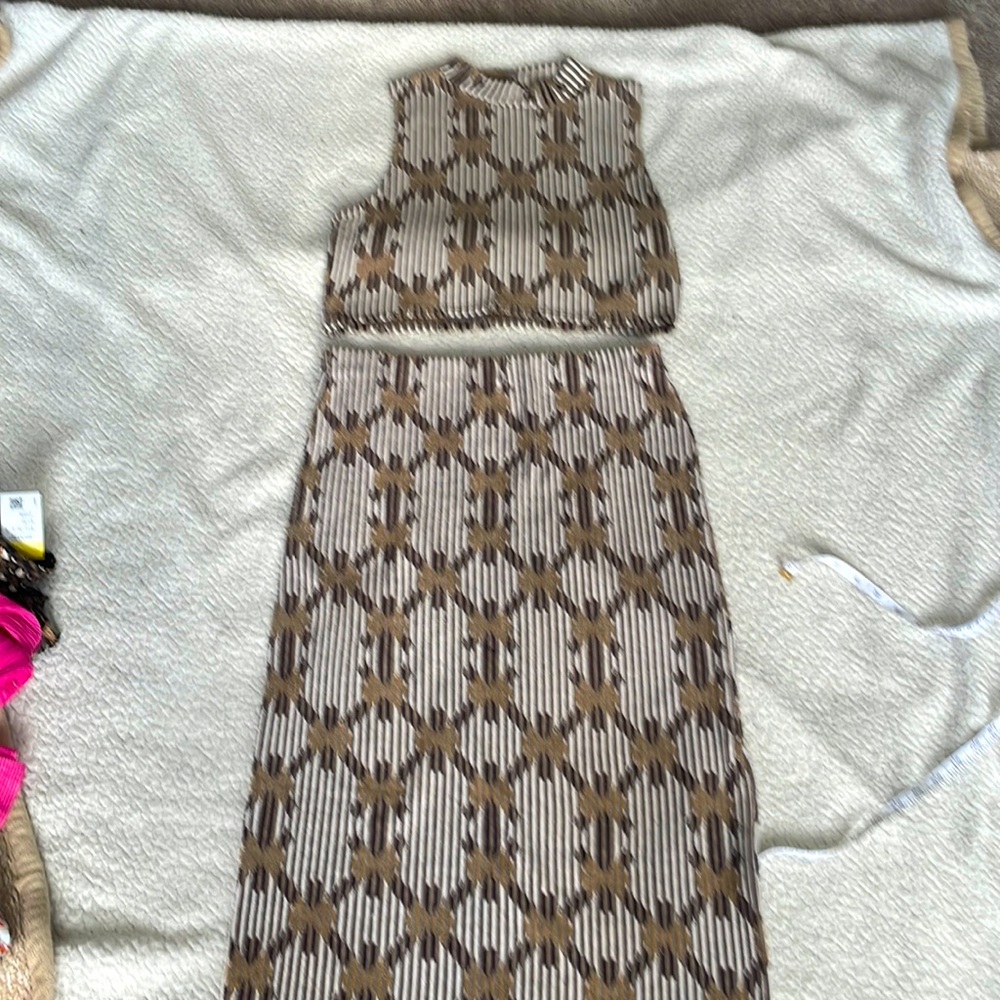 Anthropologie 2 pc outfit with elastic waist and crop mock turtleneck
